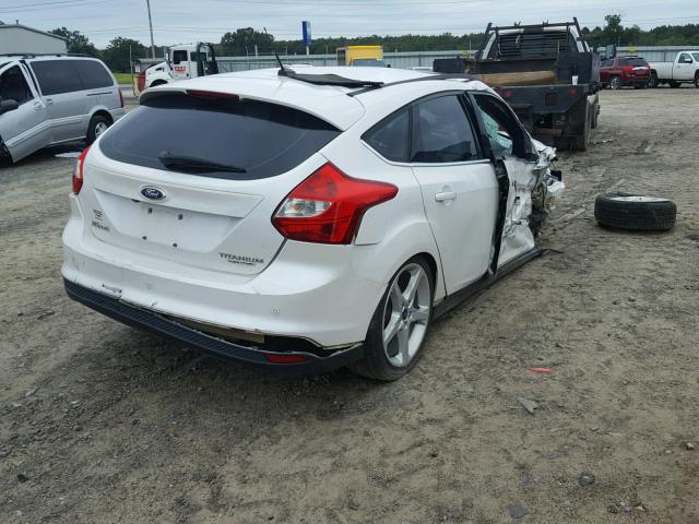 1FADP3N21EL126940 - 2014 FORD FOCUS TITA WHITE photo 4