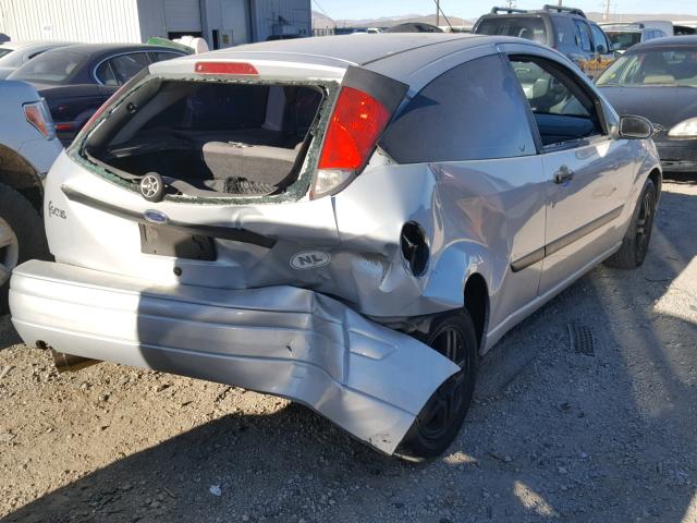 3FAFP31343R168928 - 2003 FORD FOCUS ZX3 SILVER photo 4