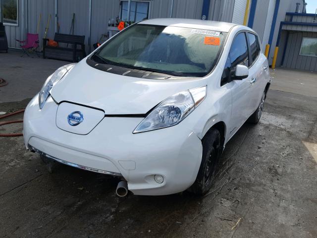 1N4AZ0CP6FC313117 - 2015 NISSAN LEAF S WHITE photo 2