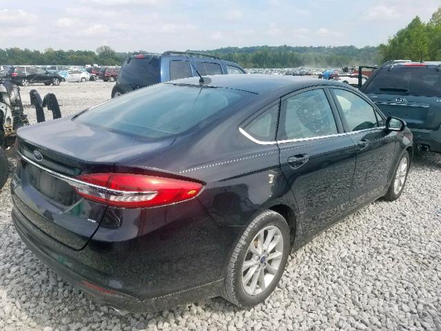 3FA6P0H73HR109934 - 2017 FORD FUSION SE BLACK photo 4