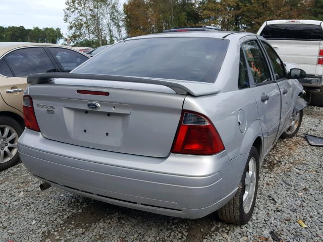 1FAFP34N17W223769 - 2007 FORD FOCUS ZX4 SILVER photo 4