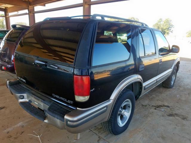 1GNCS13W0W2211796 - 1998 CHEVROLET BLAZER BLACK photo 4