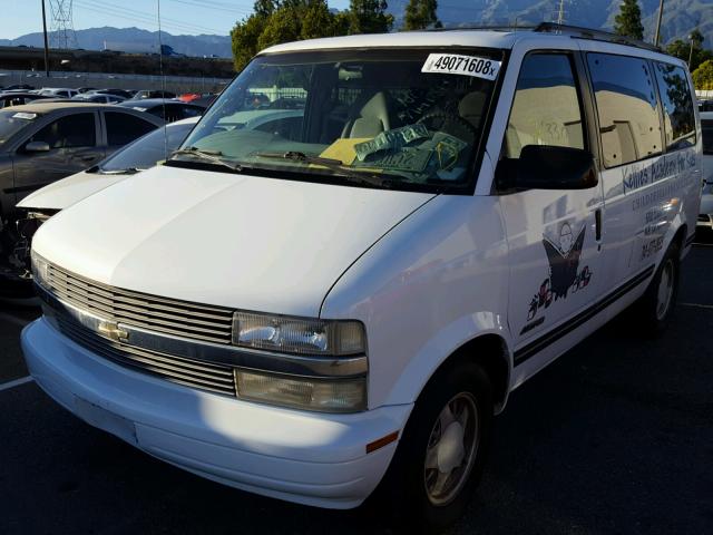 1GNDM19WXTB165671 - 1996 CHEVROLET ASTRO WHITE photo 2