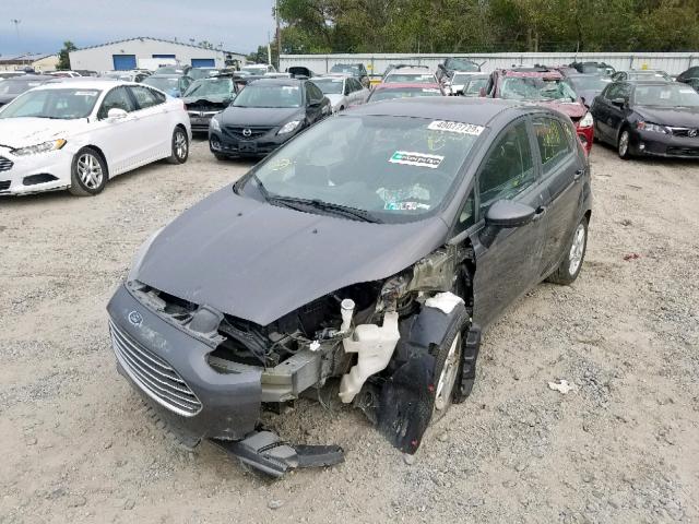 3FADP4EJ7JM112529 - 2018 FORD FIESTA SE GRAY photo 2