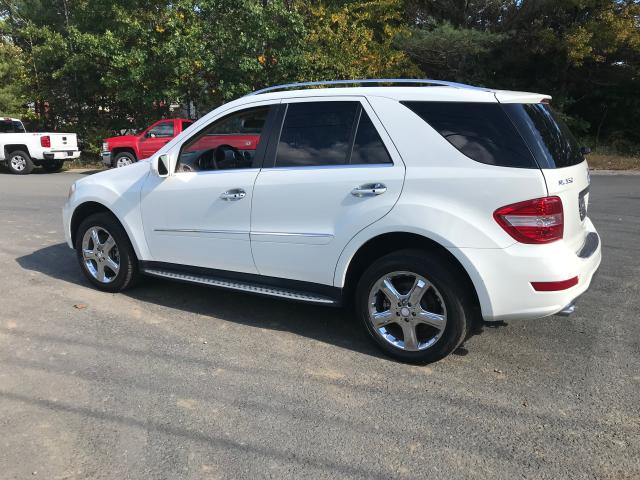 4JGBB7CB2AA613804 - 2010 MERCEDES-BENZ ML 550 4MA WHITE photo 2