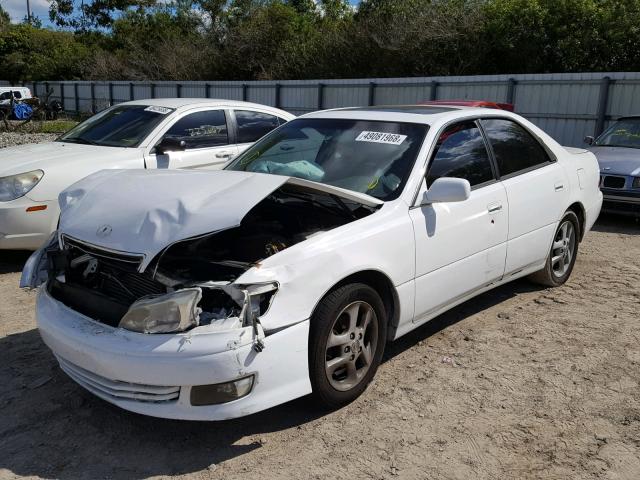 JT8BF28G310324225 - 2001 LEXUS ES 300 WHITE photo 2