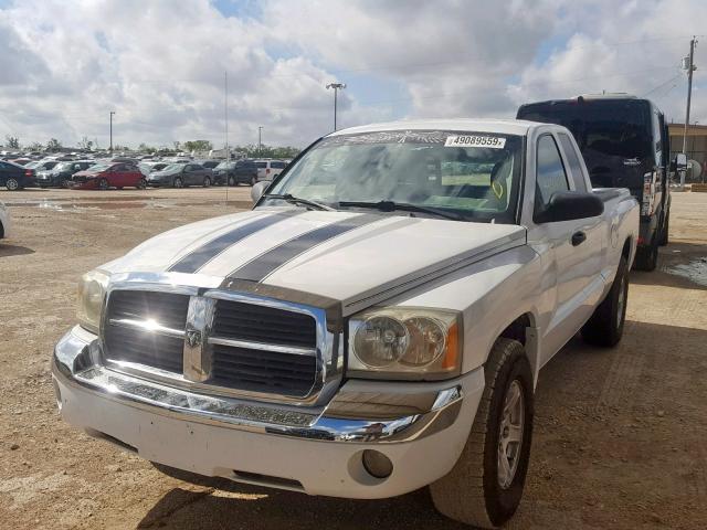 1D7HE42K65S145264 - 2005 DODGE DAKOTA SLT WHITE photo 2