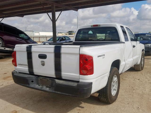 1D7HE42K65S145264 - 2005 DODGE DAKOTA SLT WHITE photo 4