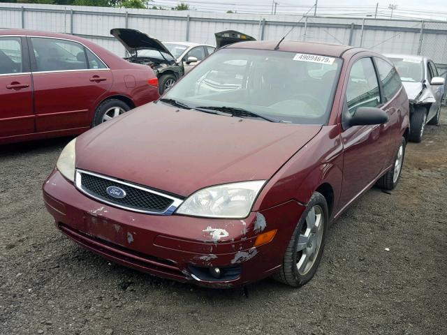 1FAFP31N76W156193 - 2006 FORD FOCUS ZX3 MAROON photo 2