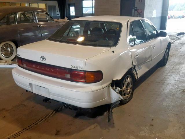 4T1GK13E3RU851040 - 1994 TOYOTA CAMRY XLE WHITE photo 4