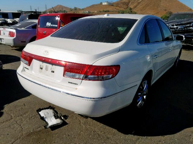 KMHFC46F38A284214 - 2008 HYUNDAI AZERA SE WHITE photo 4