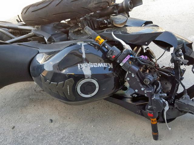 JKAEXEC1X9DA31309 - 2009 KAWASAKI EX650 C 黑色 照片 5