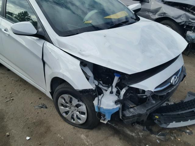 KMHCT4AE1HU358360 - 2017 HYUNDAI ACCENT SE WHITE photo 9