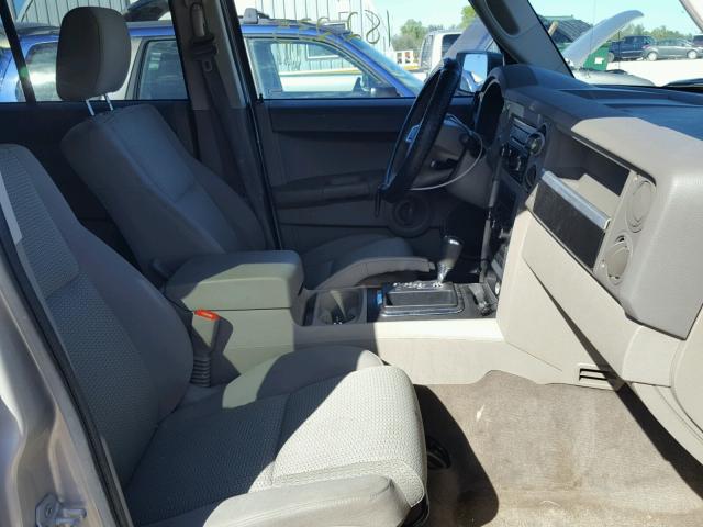 1J8HG48K08C105328 - 2008 JEEP COMMANDER BEIGE photo 5