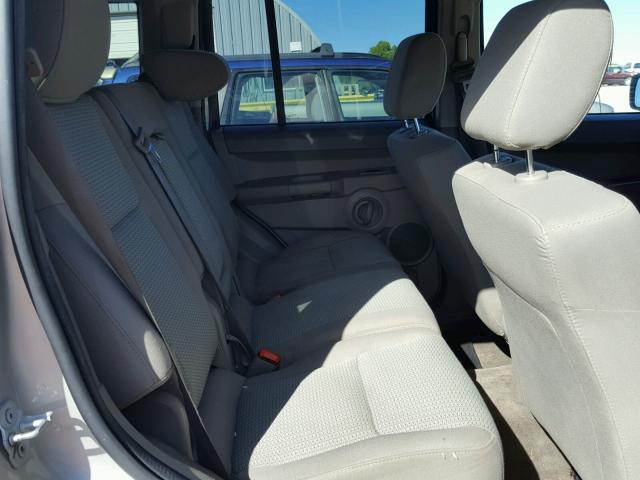 1J8HG48K08C105328 - 2008 JEEP COMMANDER BEIGE photo 6