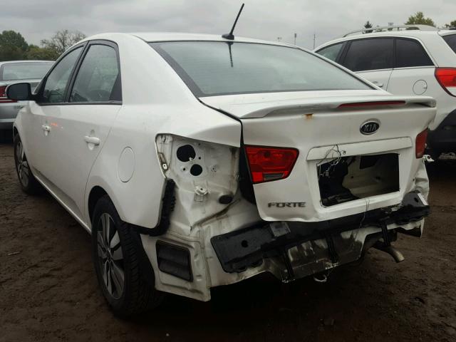 KNAFU4A29D5674028 - 2013 KIA FORTE EX WHITE photo 3