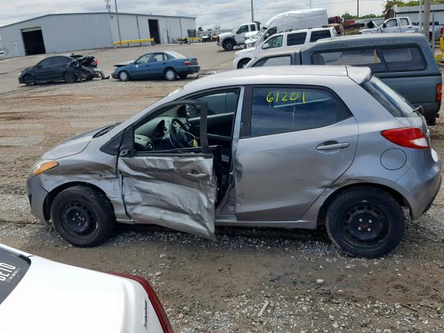 JM1DE1KY7E0181889 - 2014 MAZDA MAZDA2 SPO 银色 照片 9