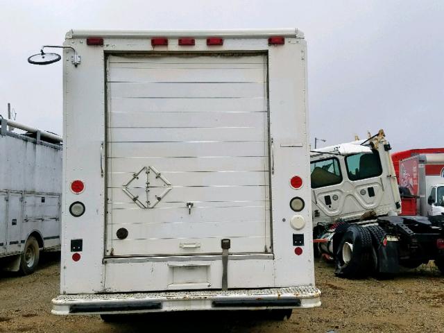 4UZAANBW01CH53378 - 2001 FREIGHTLINER CHASSIS M WHITE photo 6