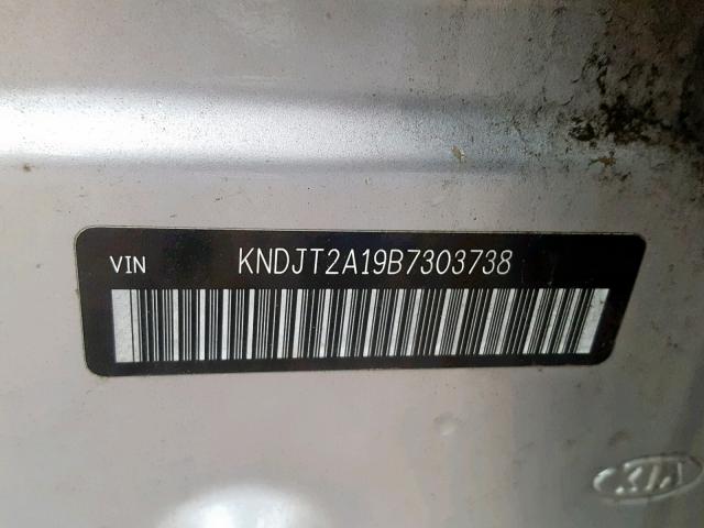 KNDJT2A19B7303738 - 2011 KIA SOUL SILVER photo 10