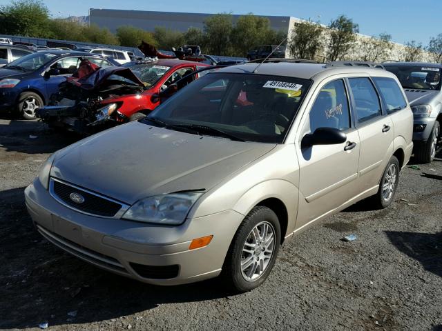 1FAFP36N66W111559 - 2006 FORD FOCUS ZXW GOLD photo 2
