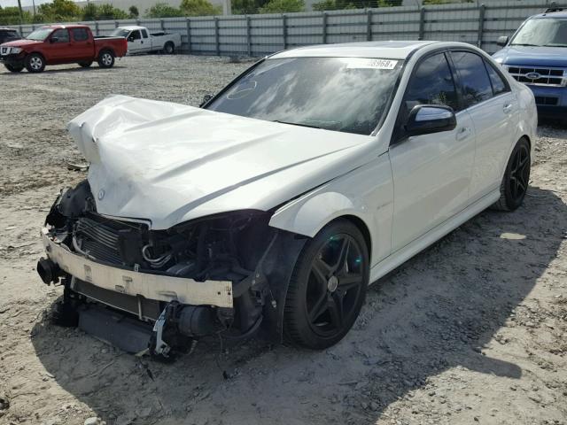 WDDGF77X59F215608 - 2009 MERCEDES-BENZ C 63 AMG WHITE photo 2