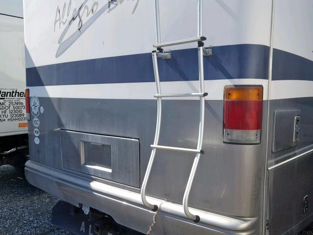 5B4MP67G433364658 - 2003 WORKHORSE CUSTOM CHASSIS MOTORHOME WHITE photo 9