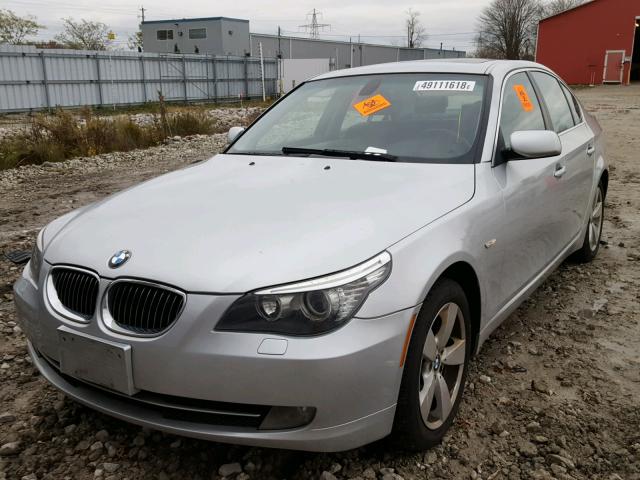 WBANV13578CZ56507 - 2008 BMW 528 XI SILVER photo 2