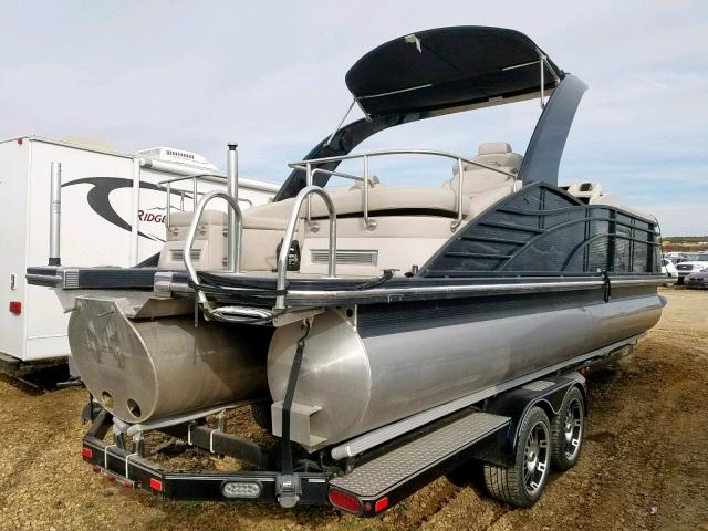 USETWB8847K516 - 2016 BOAT PONTOON TWO TONE photo 4