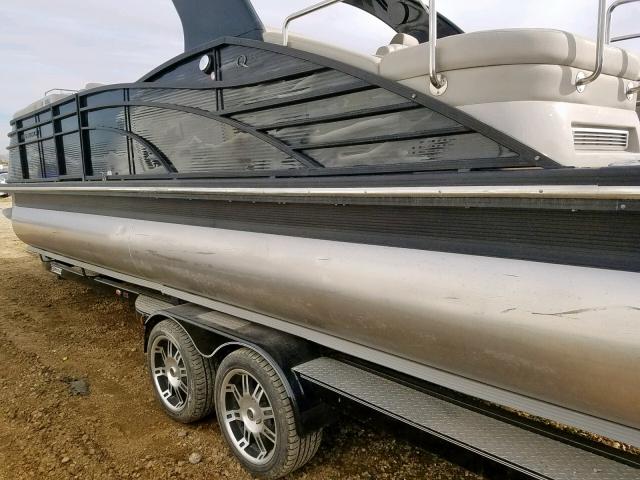 USETWB8847K516 - 2016 BOAT PONTOON TWO TONE photo 9