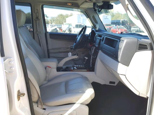 1J8HG58246C298778 - 2006 JEEP COMMANDER WHITE photo 5
