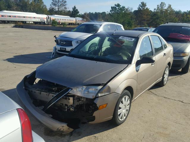 1FAFP34N65W113863 - 2005 FORD FOCUS ZX4 GOLD photo 2