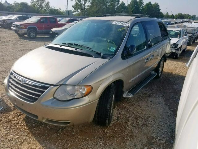 2C4GP54L25R136347 - 2005 CHRYSLER TOWN & COU GOLD photo 2