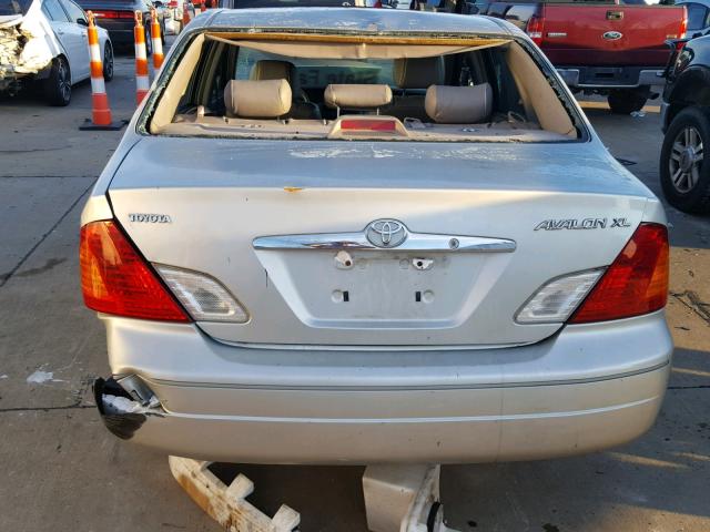 4T1BF28B8YU106303 - 2000 TOYOTA AVALON XL SILVER photo 9