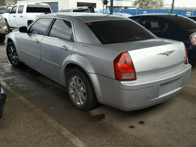 2C3JA53G35H586272 - 2005 CHRYSLER 300 TOURIN SILVER photo 3