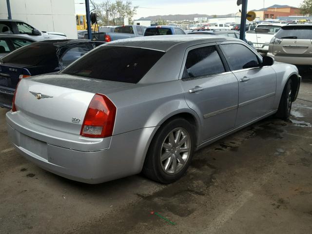 2C3JA53G35H586272 - 2005 CHRYSLER 300 TOURIN SILVER photo 4