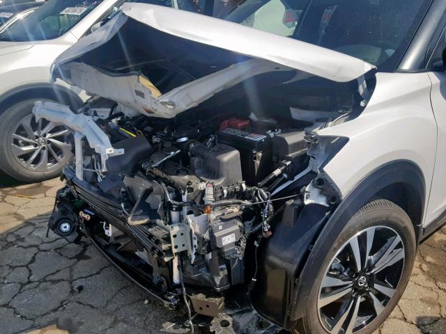 3N1CP5CU5JL546594 - 2018 NISSAN KICKS S WHITE photo 9