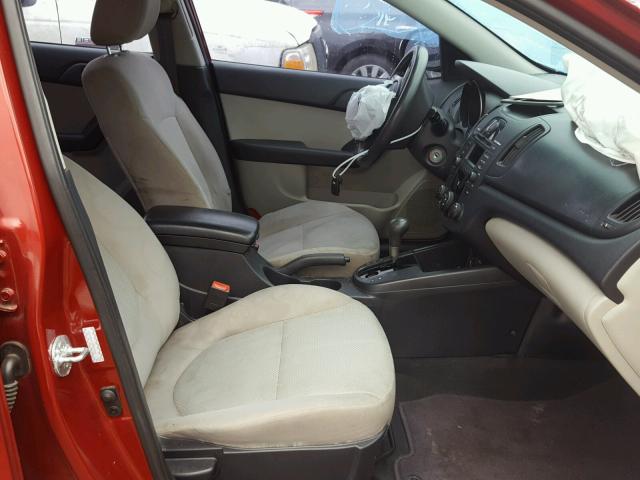 KNAFU4A27A5051583 - 2010 KIA FORTE EX RED photo 5