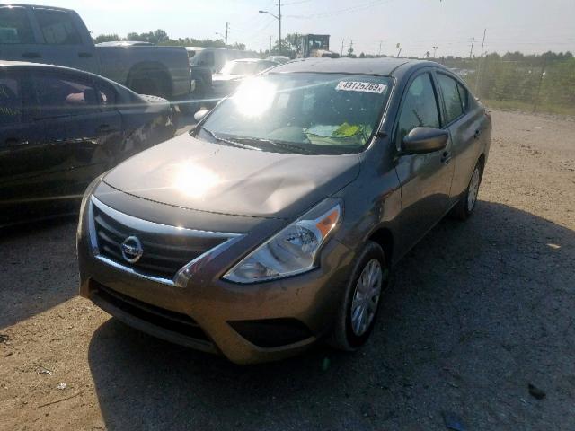 3N1CN7APXHL862243 - 2017 NISSAN VERSA S GRAY photo 2