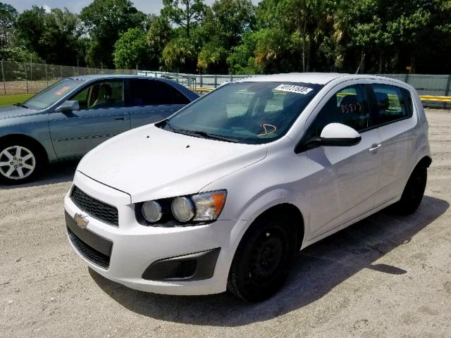 1G1JA6SH2D4150416 - 2013 CHEVROLET SONIC LS WHITE photo 2