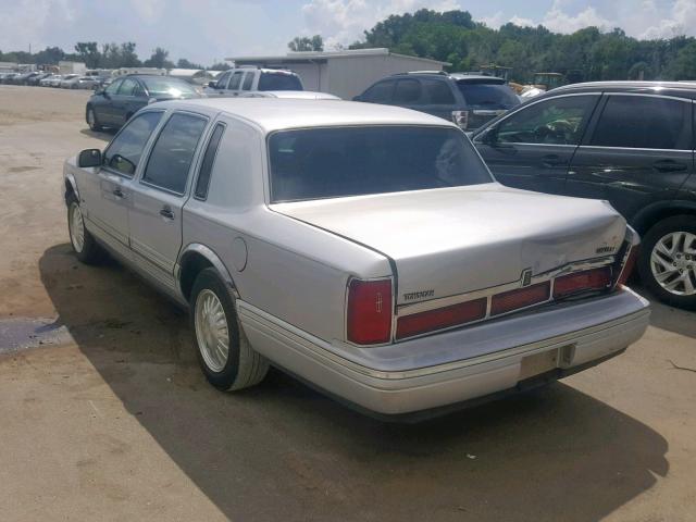 1LNLM83W8TY704240 - 1996 LINCOLN TOWN CAR C SILVER photo 3