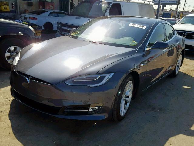 5YJSA1E25JF282600 - 2018 TESLA MODEL S GRAY photo 2