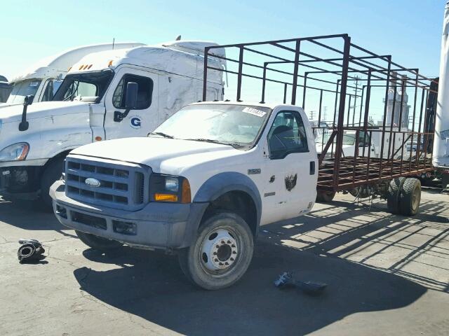 1FDAF56P56EA20904 - 2006 FORD F550 SUPER WHITE photo 2