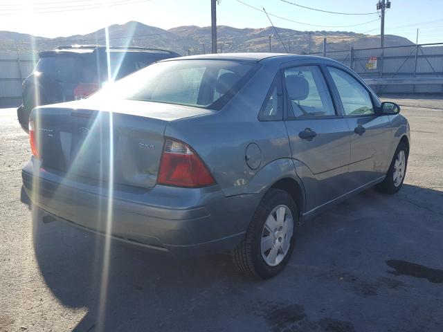 1FAHP34N96W232453 - 2006 FORD FOCUS ZX4 GREEN photo 4