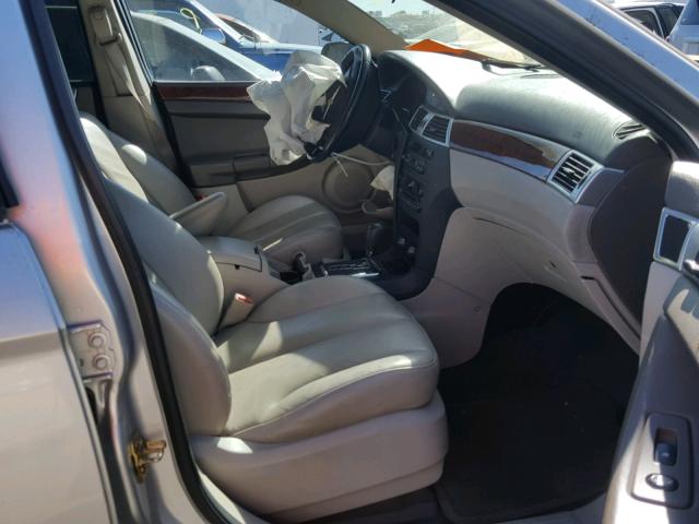 2C4GF68455R399556 - 2005 CHRYSLER PACIFICA T SILVER photo 5