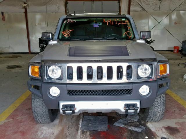 5GTEN13E588178089 - 2008 HUMMER H3 TAN photo 9