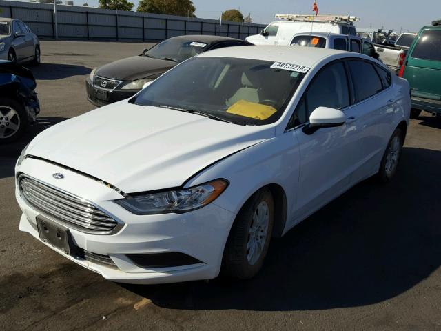 3FA6P0G70HR408377 - 2017 FORD FUSION S WHITE photo 2