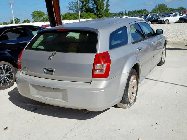 2D4FV47T36H236068 - 2006 DODGE MAGNUM SE SILVER photo 4