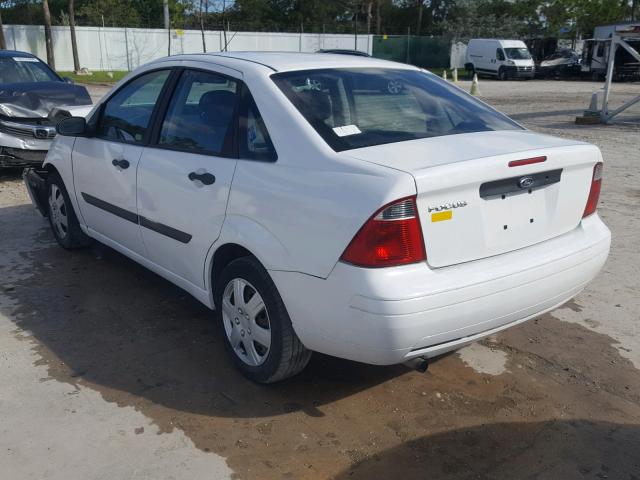 1FAFP34N57W267810 - 2007 FORD FOCUS ZX4 WHITE photo 3