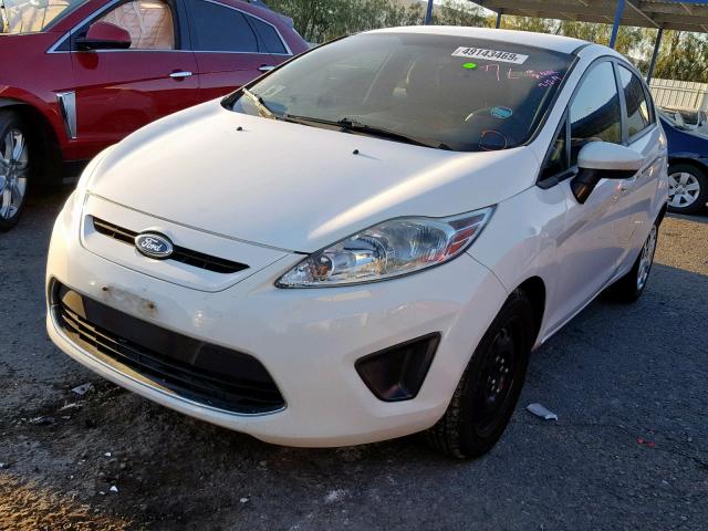 3FADP4EJXCM207881 - 2012 FORD FIESTA SE WHITE photo 2