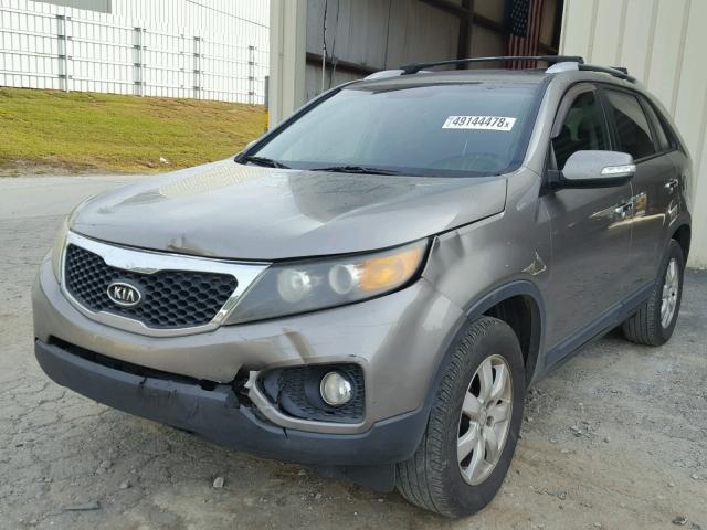 5XYKT3A10BG115624 - 2011 KIA SORENTO BA GOLD photo 2